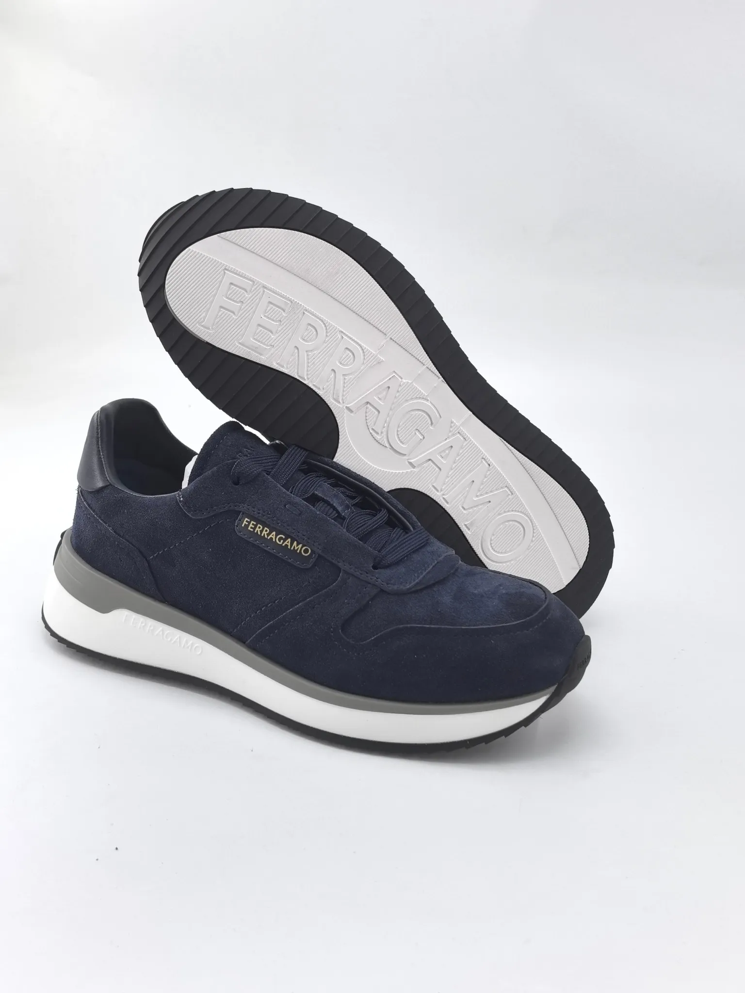 [Ferragam] Top P: 780💰 ▪️Size: 39-44 (38.45 custom-made) FERRAGAMO Ferragam 🔍Top purchasing agent 🇮🇹 Ferragam Street-charming casual shoe series, the counter sells the original configuration simultaneously, Italian imported cowhide fabric, high-quality splicing technology, imported water-dyed cow lining , soles: original foam outsole specially provided by the original factory, original factory follow-up goods, 🔍 high quality, can be entered and exited the counter at will, welcome to compare and synchronize with the counter.